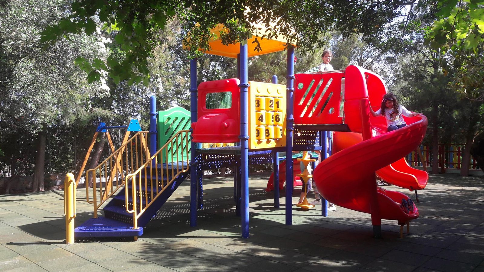 Πιστοποιημένη για την ασφάλειά της Παιδική χαρά